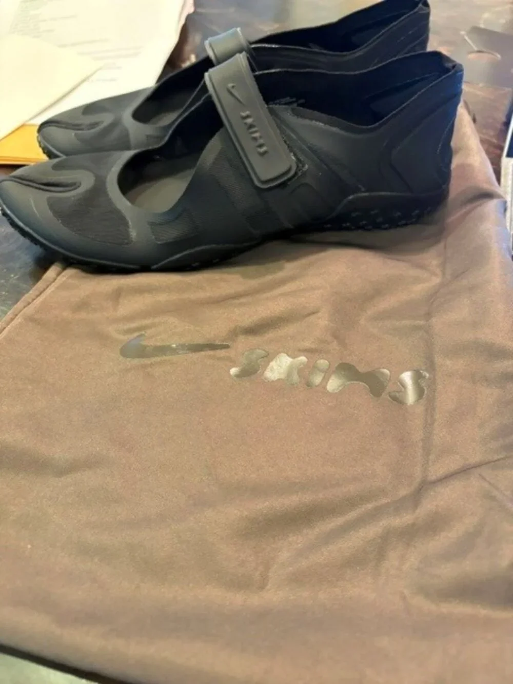 Nike Skims mesh Rift in Satin Bag- new never worn- 9